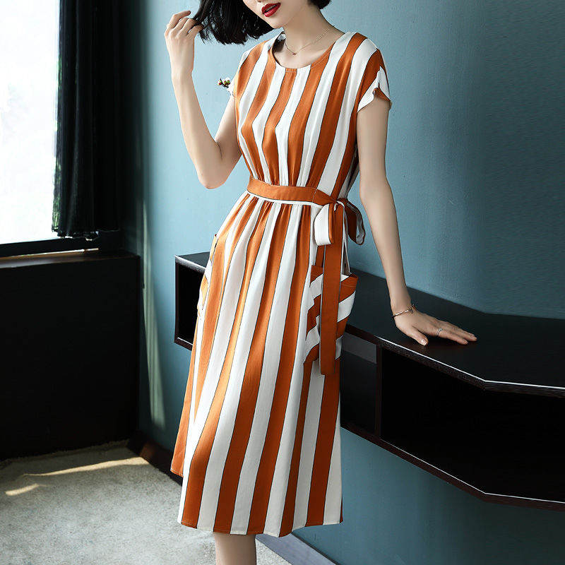 连衣裙上新，虽然有点小贵，但很洋气，35-60岁女人穿最合适