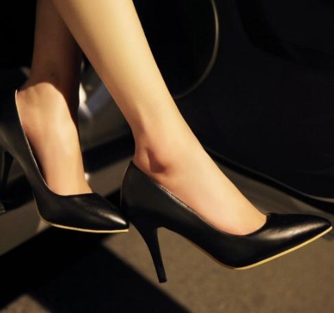 尖头高跟鞋让女生更加优雅,打破了鞋子单调的感觉!