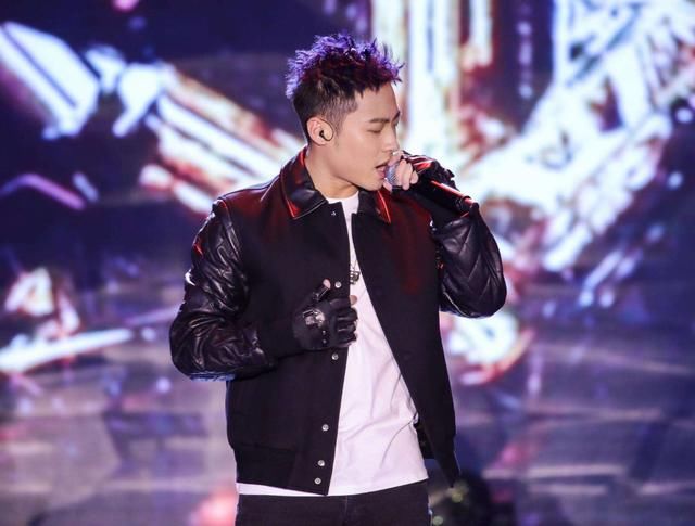  「把两边」“两边剪短，中间不动”发型，男生剪完这几款，时尚又帅气