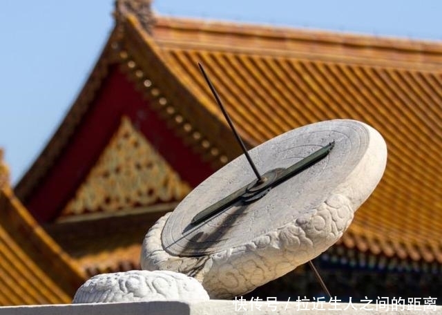 故宫里的皇帝办公地点,为什么周边看不到一棵树?导游透露原因