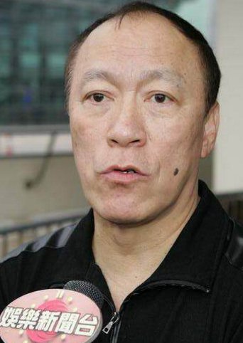 香港娱乐圈没人敢惹的角,英皇老板都怕他,向华