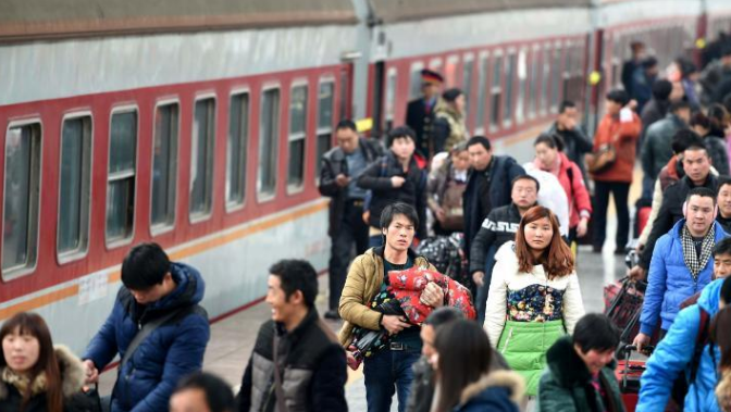  【返乡】中秋节已过，大批农民工为何又开始返乡，专家：该回的