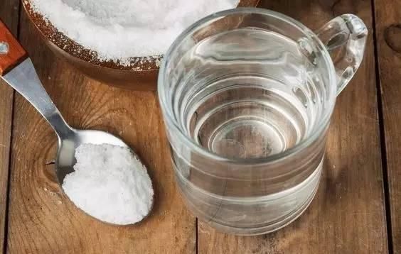 温水碰见开塞露，斑点的死敌出现了，睡前抹一下，皮肤嫩如牛奶