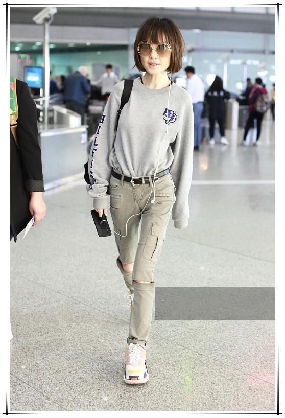 张韶涵真有86斤？最小号紧身裤都撑不起，网友：比鲁豫腿还细！