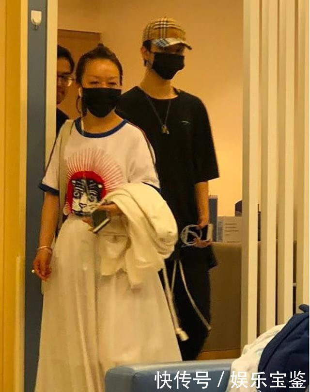 范丞丞机场滞17h，粉丝说护照导致，公司说他身体问题，谁说谎？