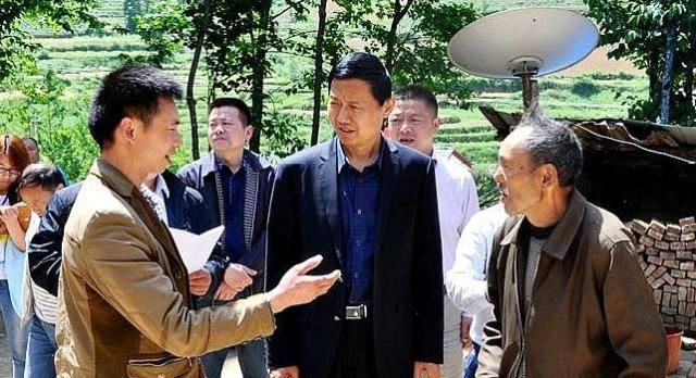 在职村干部存在以下五种情况，不仅免职，还可能引来“牢狱之灾”