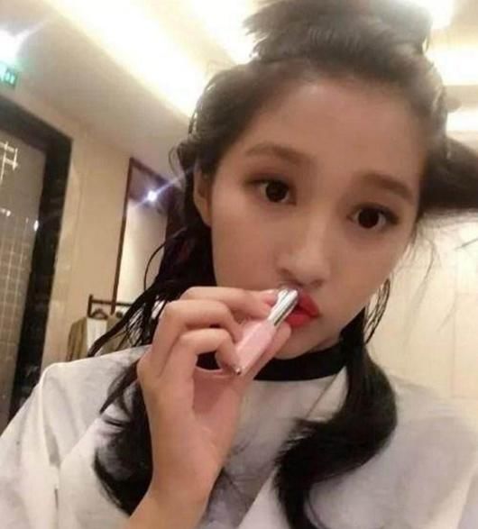 女星涂口红，范冰冰性感，林允高贵，网友：鹿晗，管管你的小心肝