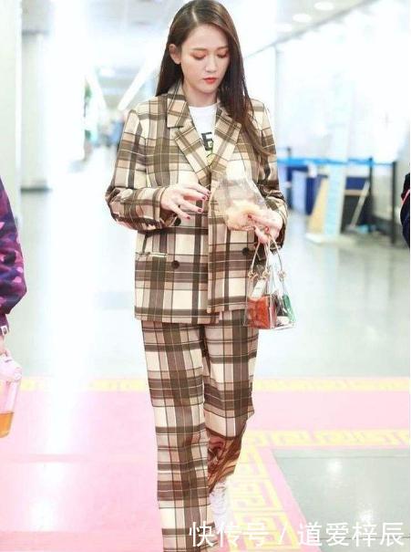格子西装:2020年开春“西服”大火!搭什么单品都好看,几乎每个女生都适合