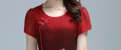 马上中秋!把衬衫全扔了,我们70后女人就得穿“旗袍裙”,美嫩