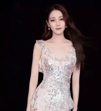 程潇■当21岁程潇撞上27岁迪丽热巴,网友:同穿鱼尾裙,却根本没法比!