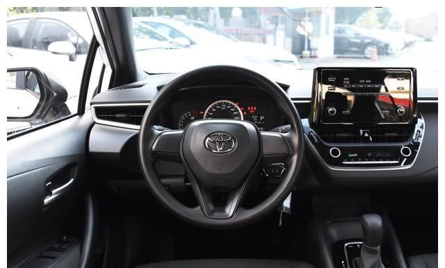  【汽车品牌】跟大家曰产对比，丰田汽车的这个平级车改善较大 ，操纵也有所提高