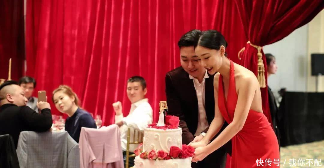 「来宾」她用一件其他新娘不会穿的婚纱，惊艳了在场所有的来宾