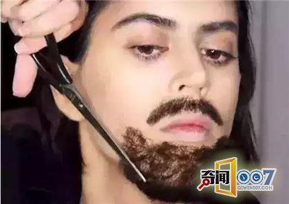 女子为进男厕所，化妆成大叔进入，结果令人意外！