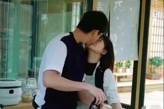 「乒乓球运动员」结婚后被宠成“闺女”,宅在家江宏杰为福原爱做美甲