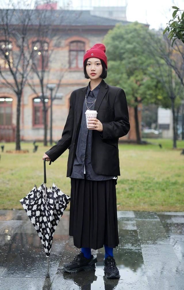  [小姐姐]经典黑也能穿出层次感，高级又优雅，真是个迷人的“小妖精”
