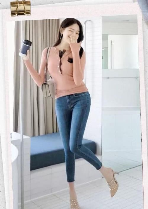  「舒适」修身牛仔裤小姐姐，时尚大方身材出众， 修长美腿迷人眼！