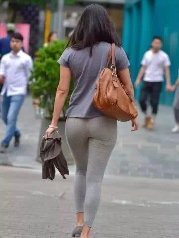 走在路上非常抢眼，打底裤让你的气质更加非凡