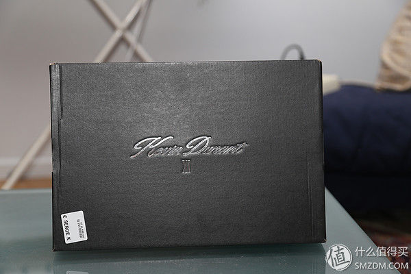 新买的东西 篇一:KD11骚彩色伪开箱，拍出来比实际好看的鞋子