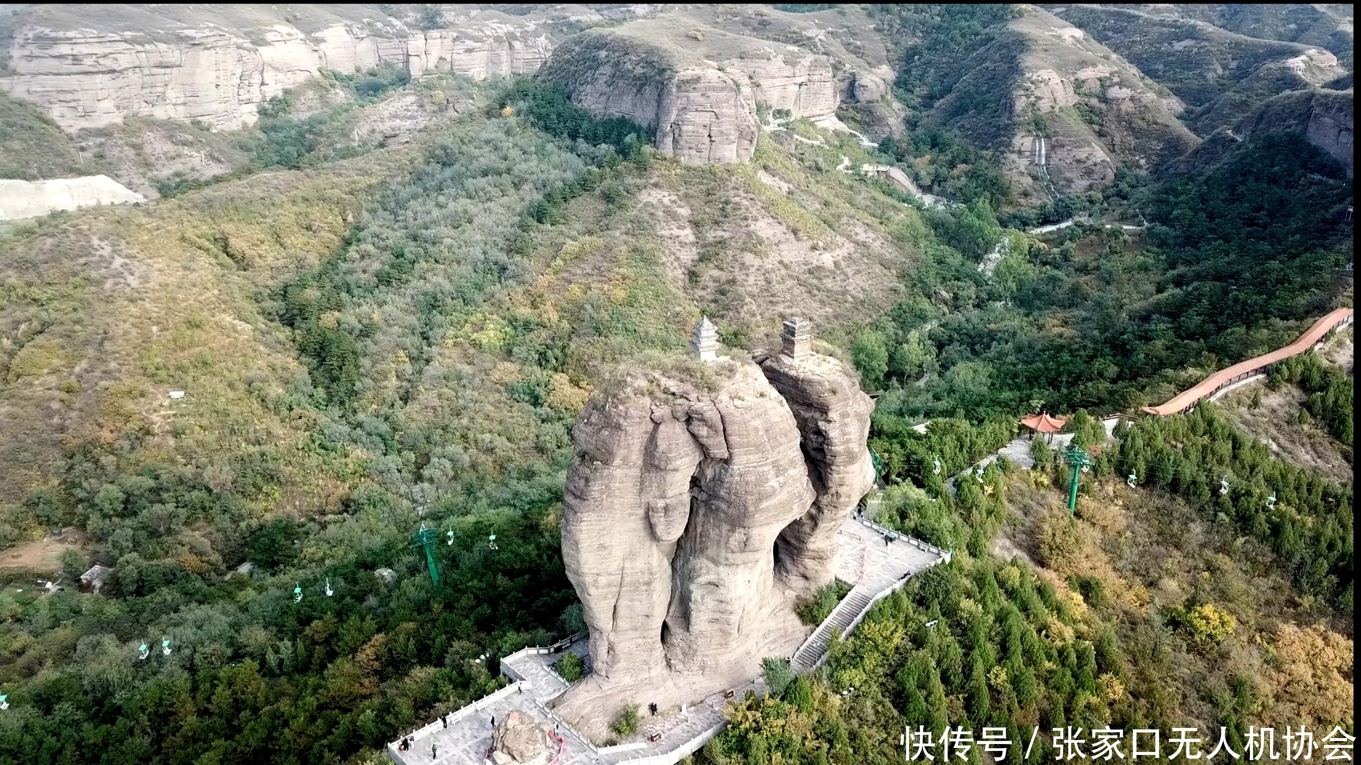 无人机航拍承德神奇的双塔山