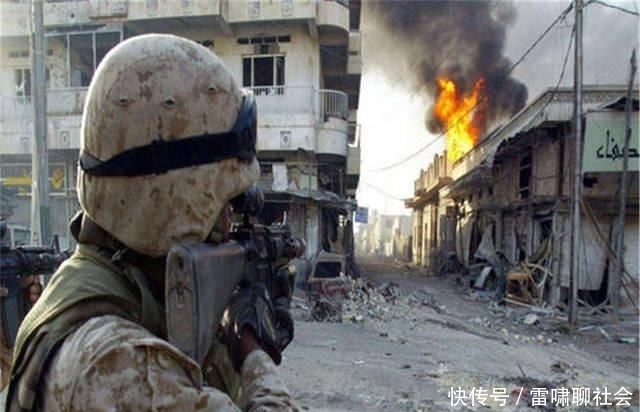  [美军基地]19时35分，美军基地遭到饱和式攻击，“百夫长”近防系统惨遭无视