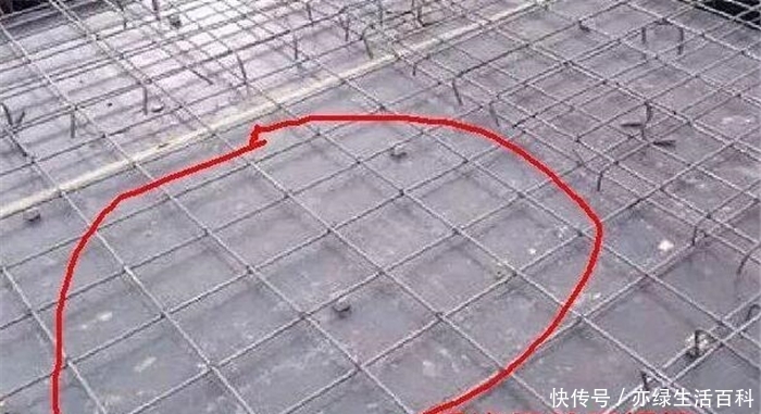 农村自建房现浇楼板，单层粗钢筋还是双层细钢筋好？用两例子说明