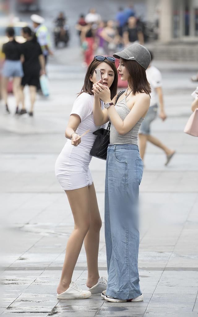 街拍，时尚的穿搭各不相同，越简单越时尚，适合自己的就是最美的