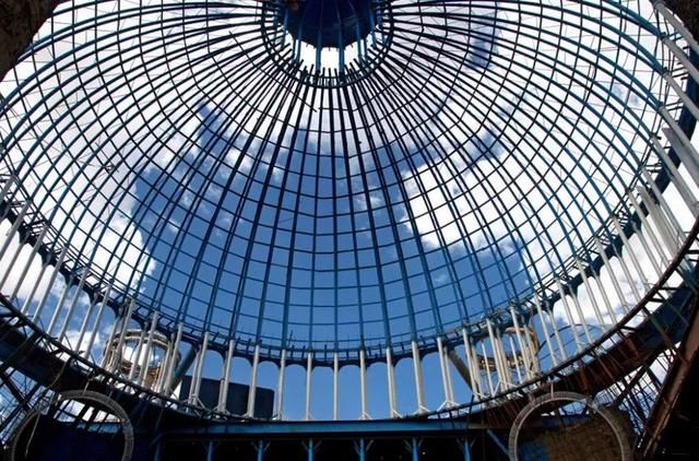 他用半个世纪捡来的垃圾建成教堂，不用起重机，仅凭双手创造奇迹