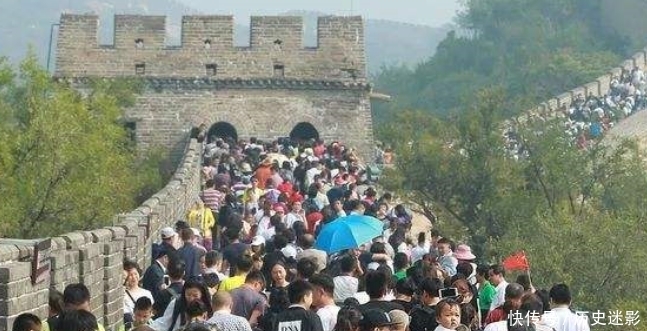 西湖人数突破60万，假日出游成灾难？网友：把路给我，我要回家！