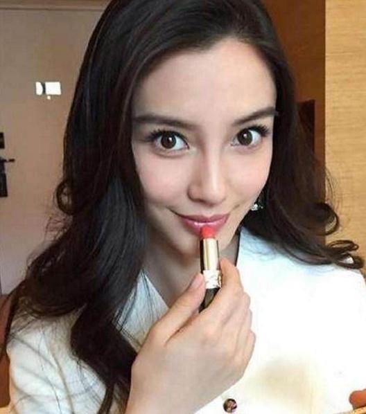 女星涂口红，范冰冰性感，林允高贵，网友：鹿晗，管管你的小心肝