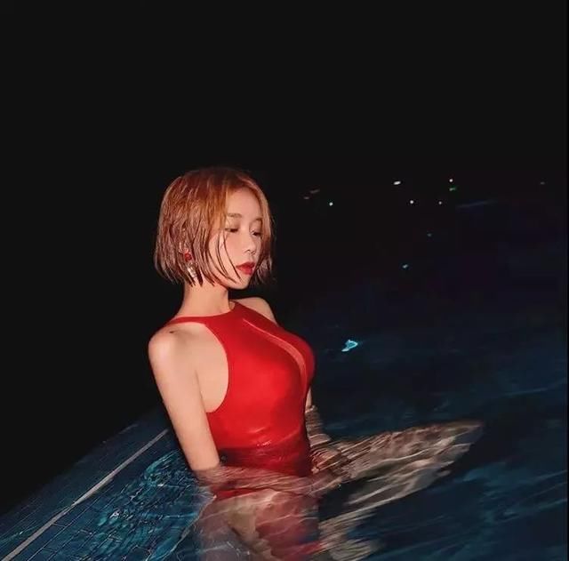 胸大的妹纸这样穿才会时髦高级又显瘦