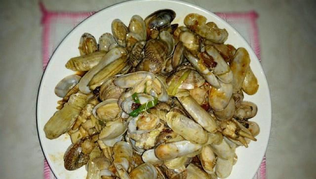 「把花甲」香辣花甲的做法，厨师长教你正确做法，肉质鲜嫩，麻辣鲜香