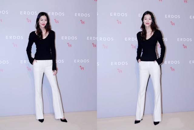 刘雯穿牛仔裤现身，可明显的三角区让人无法直视，网友:我瞎了!