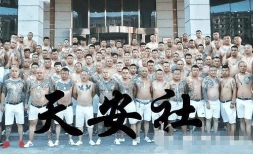 初中老师质疑玄幻小说遭人肉后自杀被救,警方:未接此警情