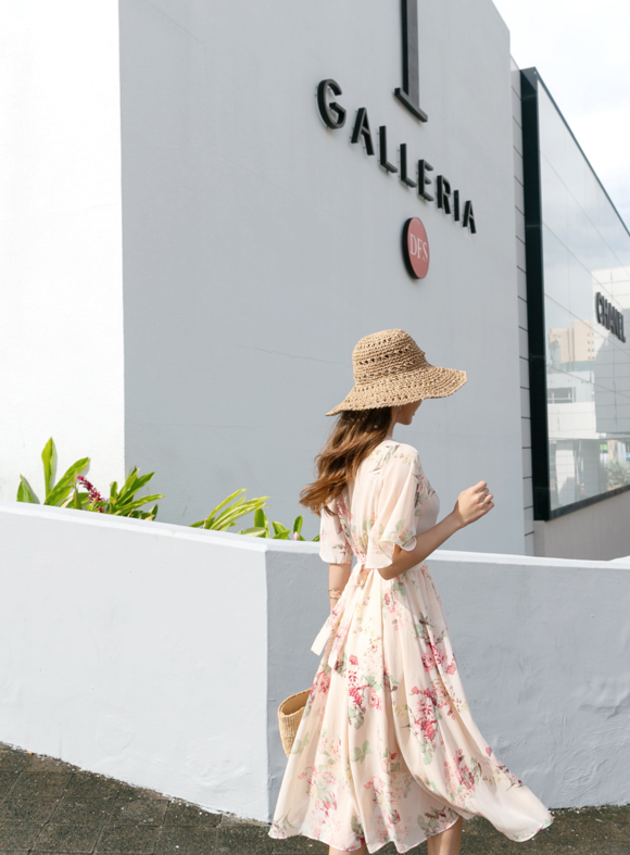 女神孙允珠，春庭花香斑斓炫彩桃枝雪纺裙