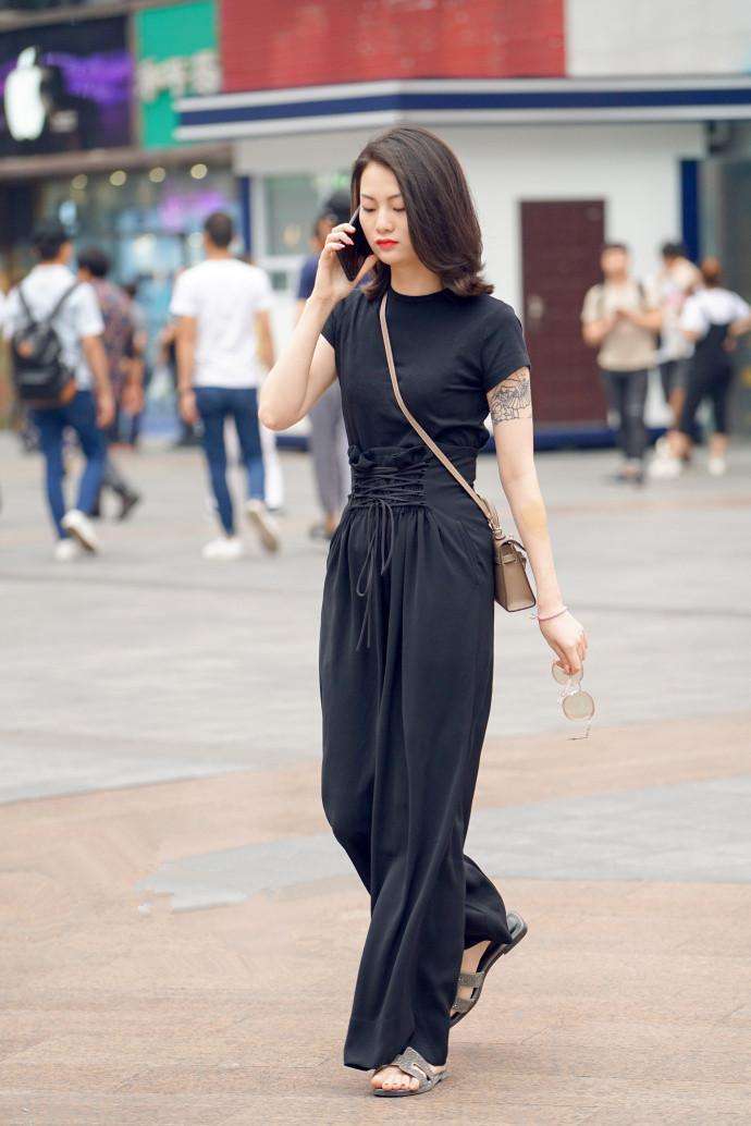 重庆街拍, 黑色系的经典搭配, 为时尚的魅力增添一缕神秘感!