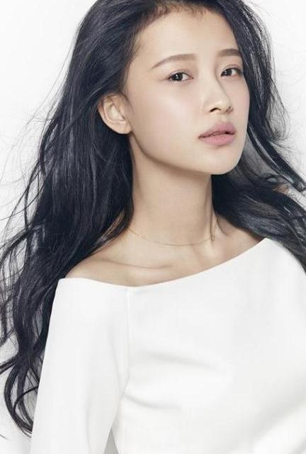 今日焦点：孙怡看了孙怡的露脐装，再看看李沁，网友：蚂蚁腰还是