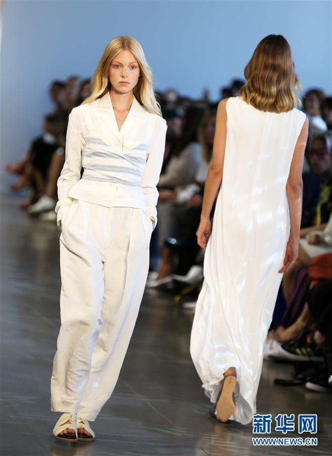 纽约时装周开幕 NOON BY NOOR品牌发布新款时装