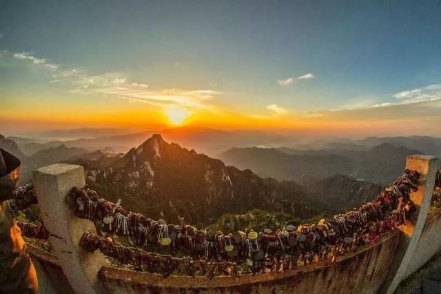 河南这个地方看日出绝对媲美泰山，云雾似天外之云，犹如人间仙境