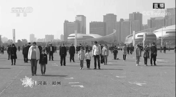  『广场』今日10时，郑州鸣防空警报，全市降半旗志哀