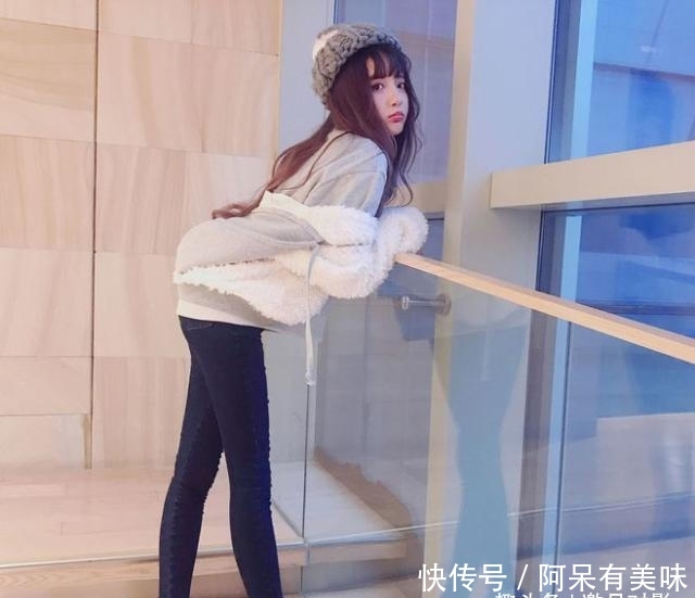 『美女』街拍美女牛仔裤营造浪漫唯美的魅力,更显优雅大方的气质