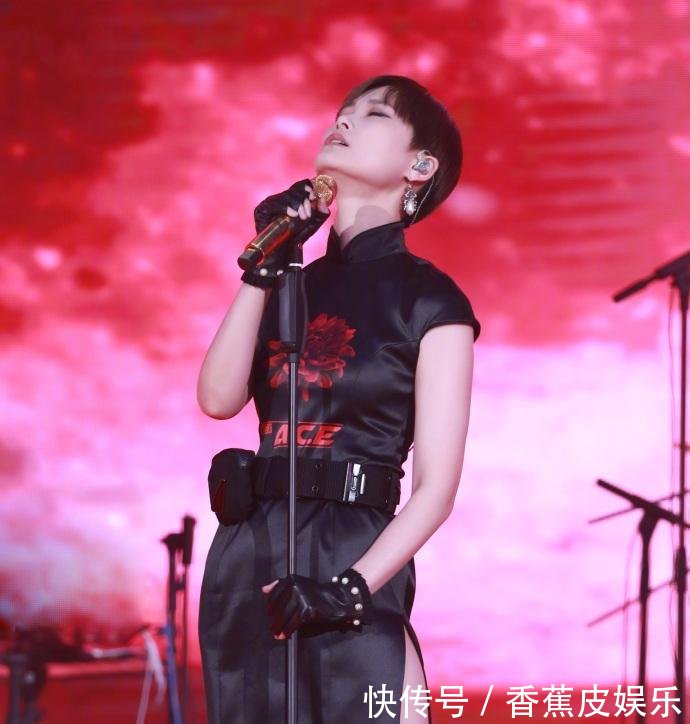 看了李宇春的腿, 男人都要怀疑人生, 网友: 早就该这样穿啦!