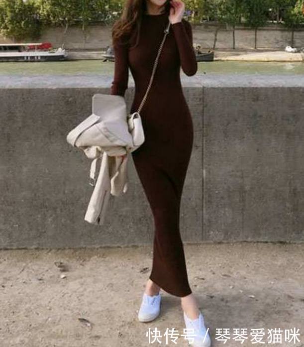 大街上走来一穿紧身衣的美女，男人看到，都睁不开眼了！