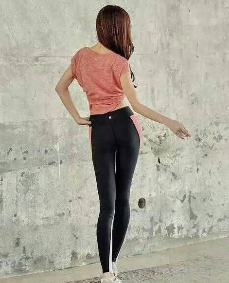 紧身打底裤:个性时髦的小姐姐,新颖别致,回头率十足!