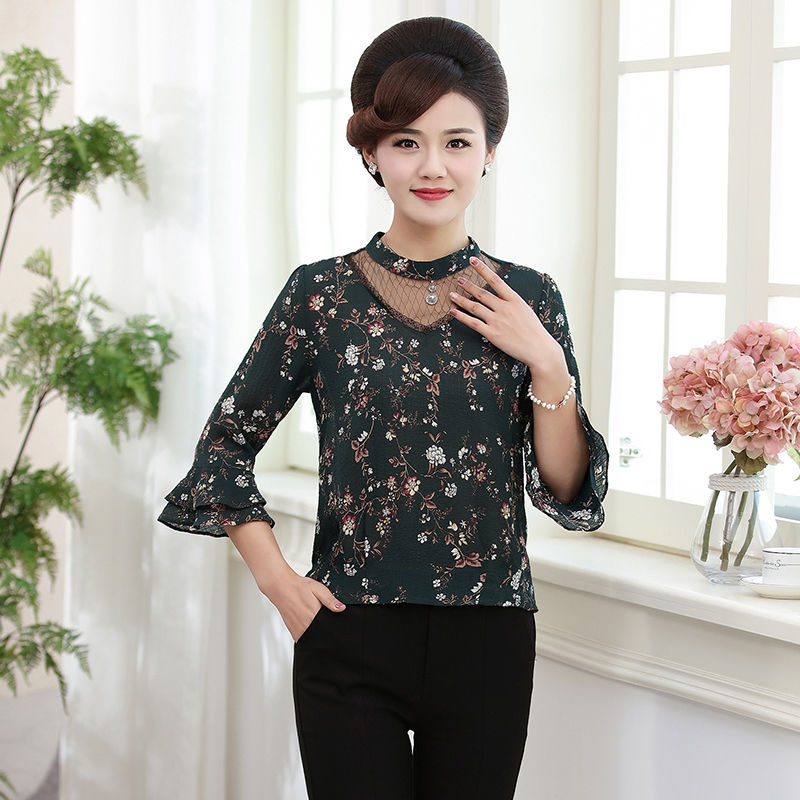 初秋了!婆婆太会穿衣搭配了，买的这些秋装小衫，亲戚见了都想买