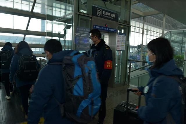  国家|第三批国家中医医疗队乘高铁火速驰援湖北