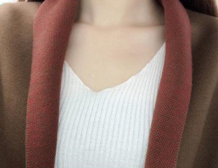 别再穿风衣外套了，今秋流行的是这几款披肩外套，美的我都不想脱