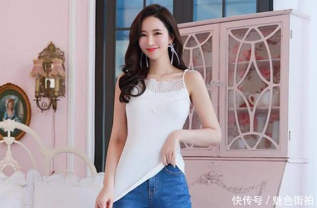 路人街拍，小姐姐拥有修长玉腿，美到极致