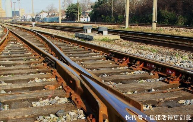  「不少」国内的火车轨道几乎都生锈，可为什么不用不锈钢建设？