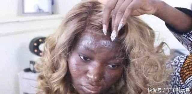 直击非洲女子化妆过程，用一盒粉刷白自己，而画完效果是这样的！