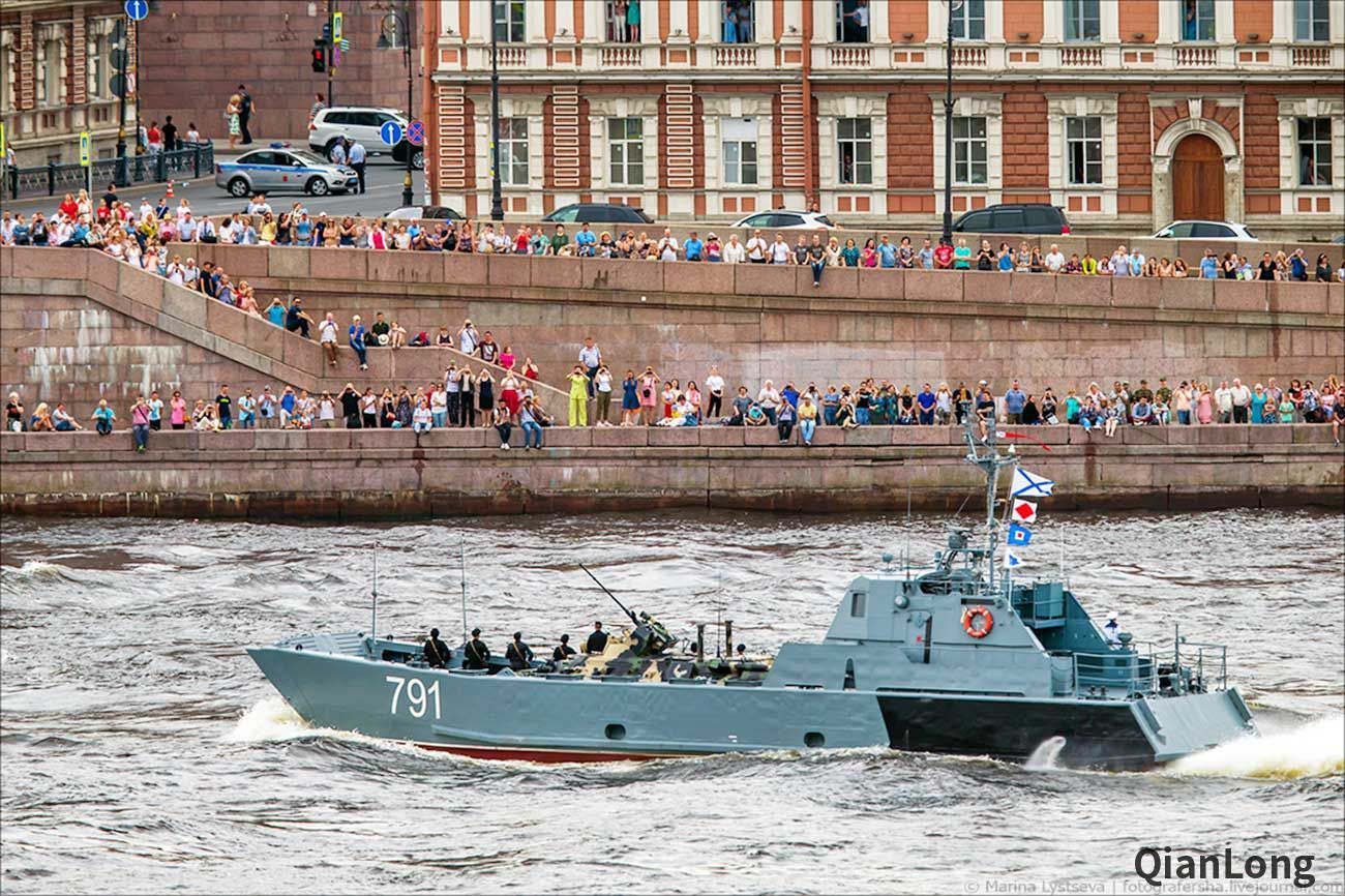 俄罗斯举行海军节阅舰式彩排 海军航空兵在空